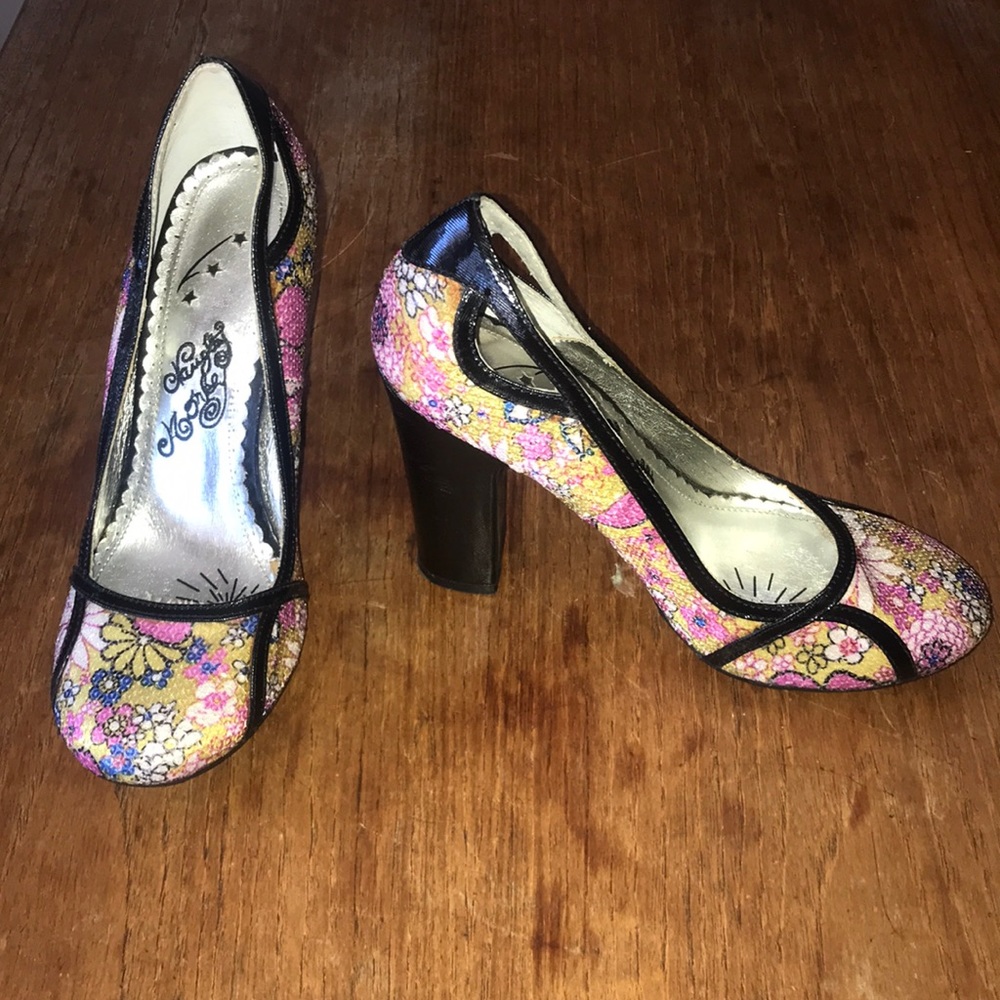 Beautiful Psychedelic 60’s style Heels